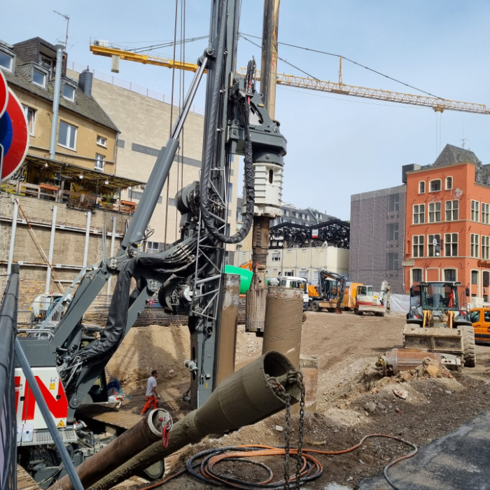 Köln; Die Ewige Baustelle